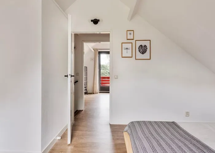 Aan Het Water -incl Laadpaal- Nyaraló