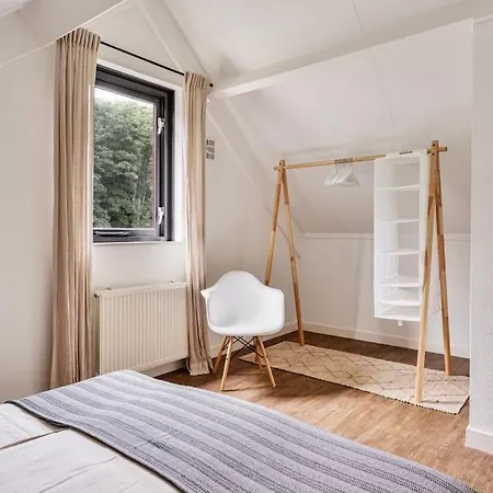 Holiday home Aan Het Water -incl Laadpaal- Ewijk